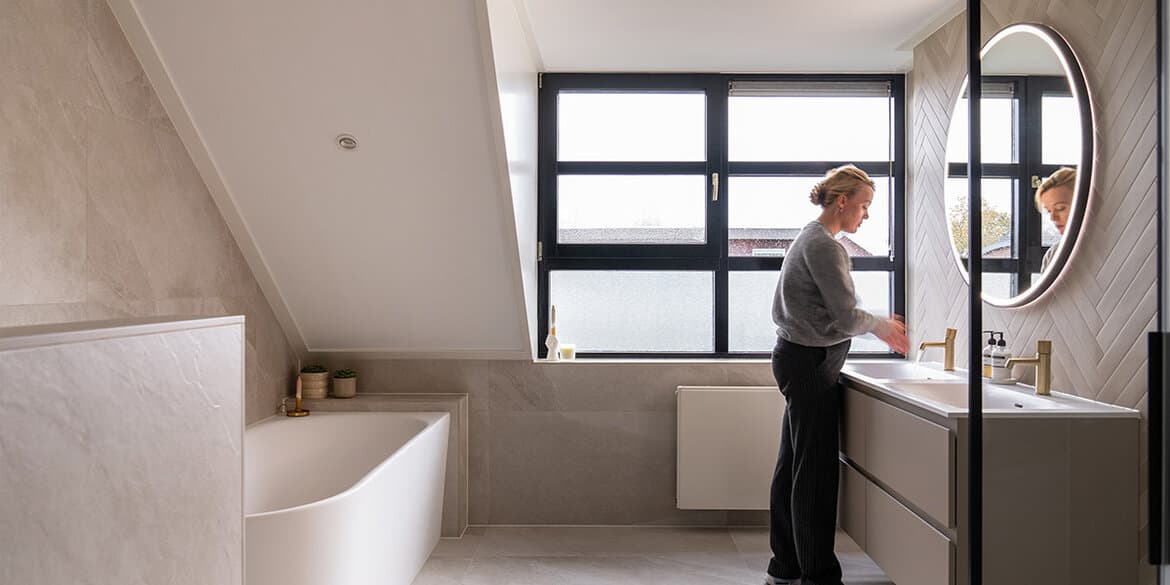 badkamer met schuin dak