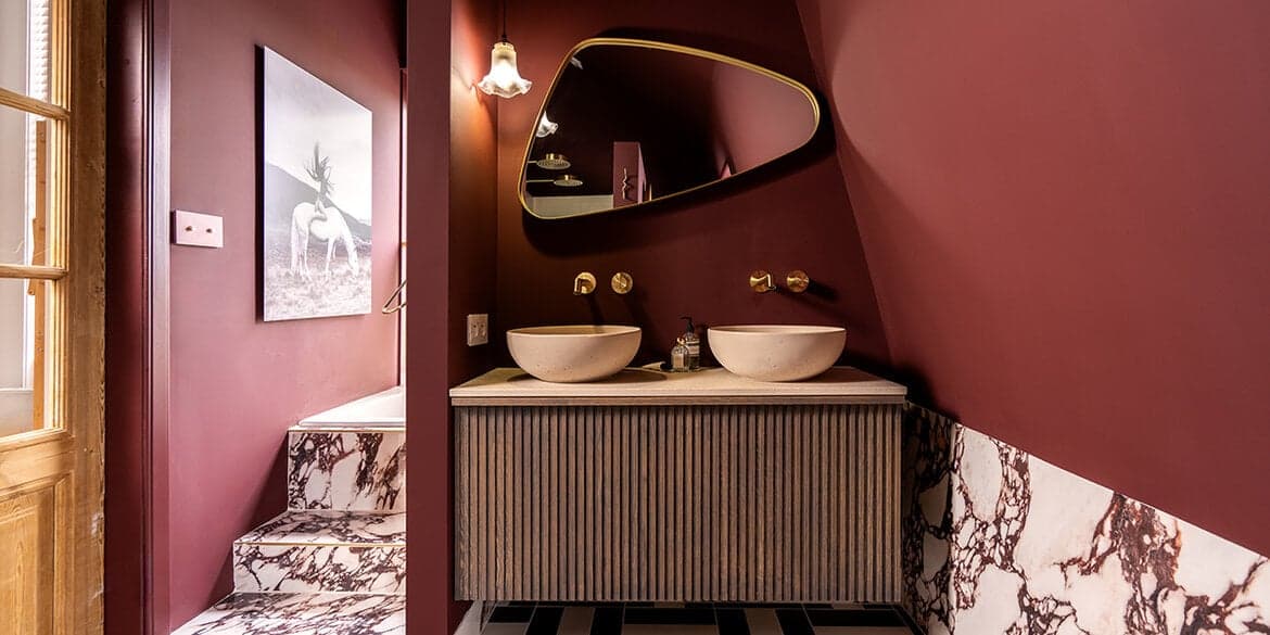 Bordeaux rode badkamer