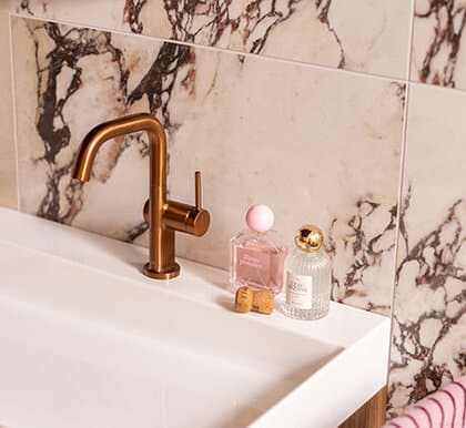 Kleurrijk marmer toepassen in de badkamer