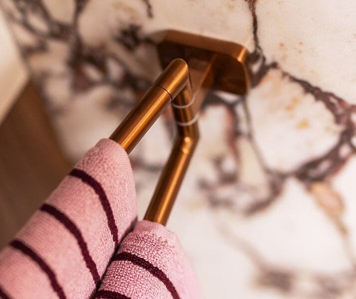 Brons in de badkamer