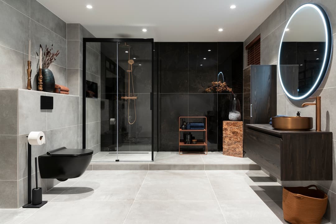 Badkamer schoonmaken: zo houd je alles stralend schoon