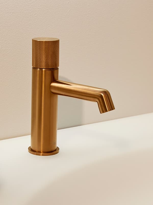 Geborsteld koper kraan