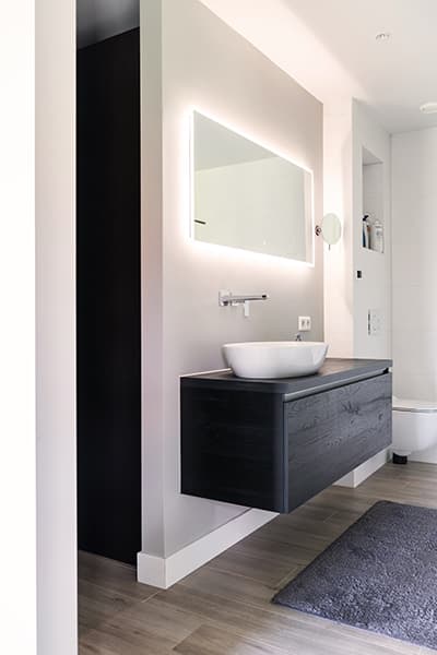 Ruimte in de badkamer