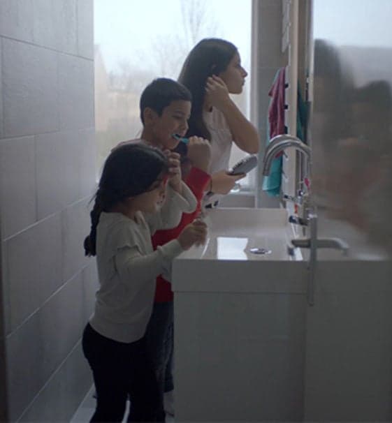 De grote-familie-badkamer van familie Dilbaz