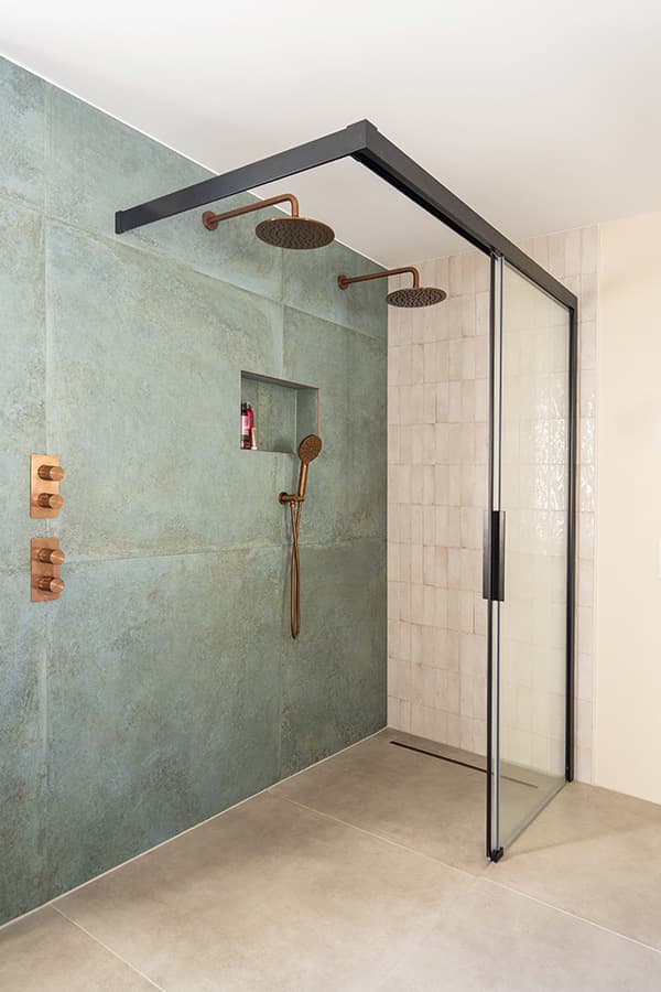 Vera: ‘Van een verouderde badkamer naar een plek waar je écht tot rust komt, ik ben blij!’