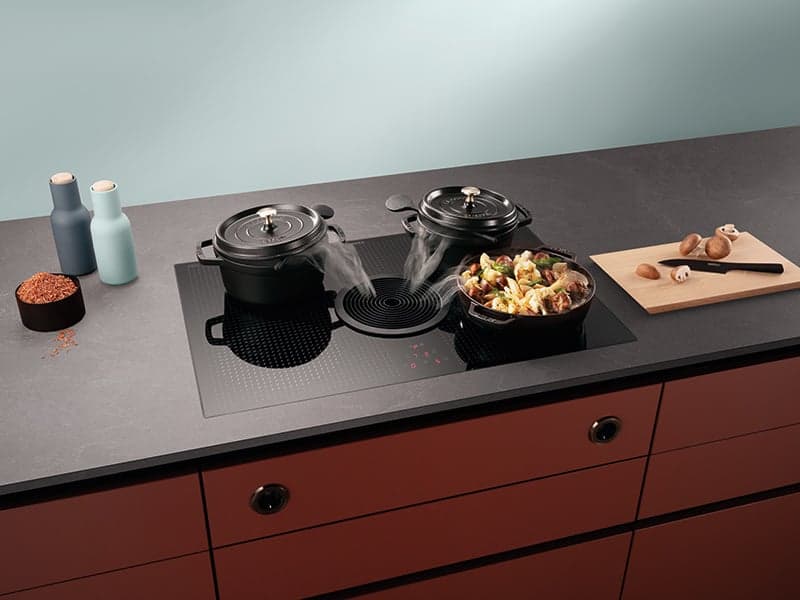 Verlichting in de keuken bij een afzuiging in het werkblad