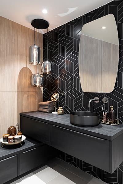 houtlook tegels in de badkamer