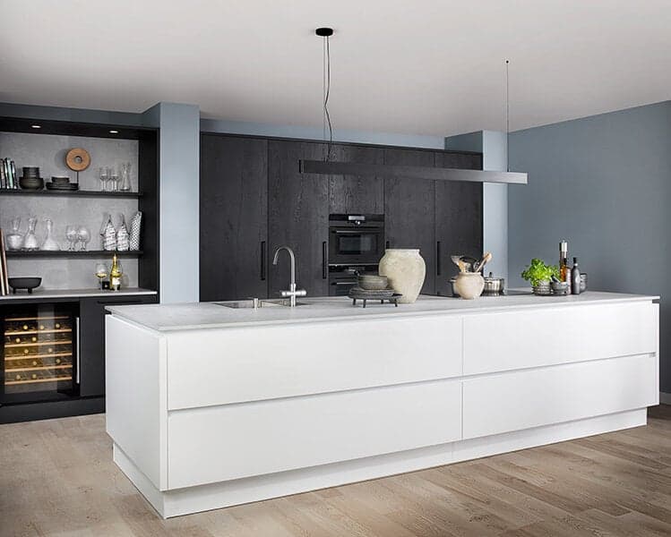 Spotjes en hanglamp in de keuken