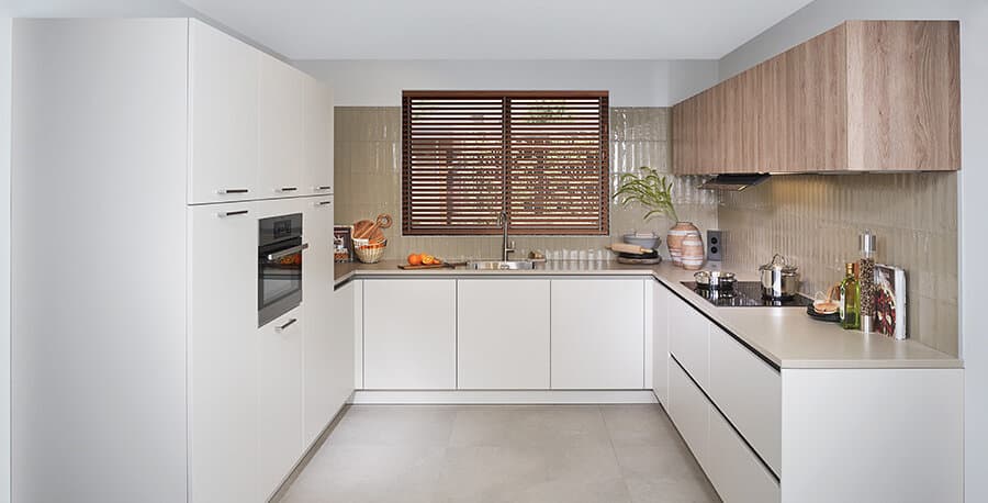 Witte U-keuken