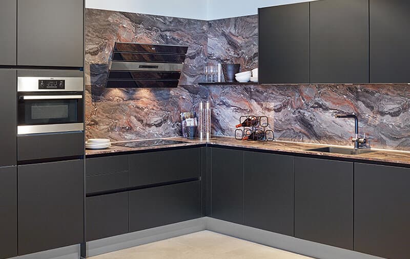 Zwarte moderne keuken